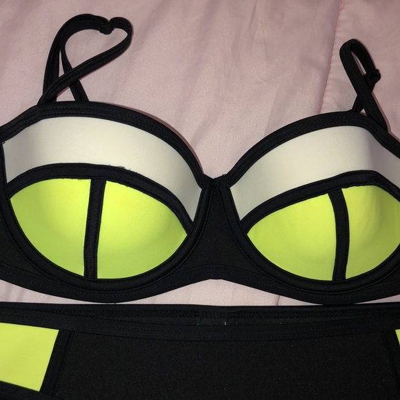 Triangl bathing suit - Picture 2 of 5